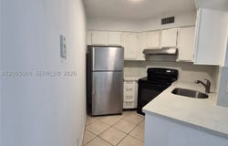 210 Lake Pointe Dr, Oakland Park, FL 33309