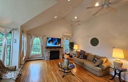 10 Phyllis Road, Mastic Beach, NY 11951