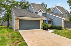 253 NE Edgewater Drive, Lee's Summit, MO 64064