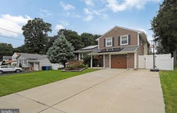 10 FORREST DR, BLACKWOOD, NJ 08012