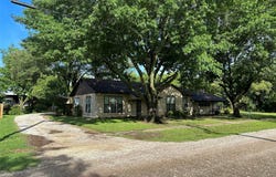 604 Harrel Avenue, Bynum, TX 76631