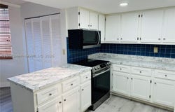 9501 Seagrape Dr, Davie, FL 33324