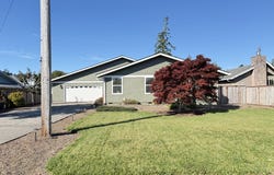 1145 8TH St, Florence, OR 97439