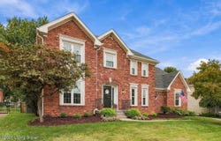 807 Foxfire Dr, Louisville, KY 40223