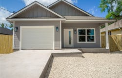 147 W Pine, Granite Shoals, TX 78654