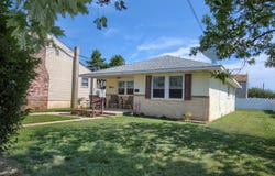 3 Girard Pl, Brigantine, NJ 08203