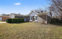 125 Roundtree Drive, Crowley, TX 76036