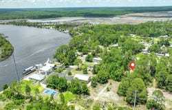 723 Three Rivers Rd, Carrabelle, FL 32322