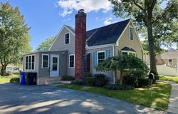 66 Greaney St, Springfield, MA 01104