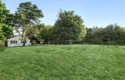 8 Boathouse Road, Hampton Bays, NY 11946