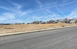 E Standridge Avenue, Lancaster, CA 93535