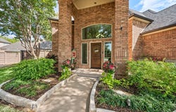 2736 Woodbridge Drive, Hurst, TX 76054
