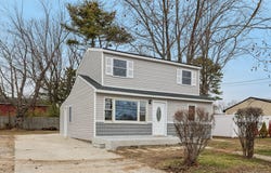 33 E Cherry Street, Central Islip, NY 11722