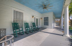 214 S PECAN AVE, Luling, TX 78648