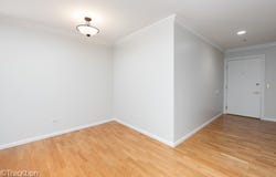 57 E Hattendorf Avenue, Roselle, IL 60172