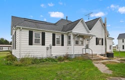 506 Buchanan St SW, Cascade, IA 52033