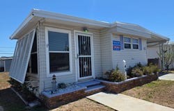 49 Deer Ln, Englewood, FL 34223