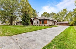 104 W Aven, Nixa, MO 65714