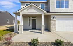 409 Sapphire Ave, Grandview, WA 98930