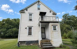 569 Edgewood Avenue, Akron, OH 44307