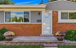 22520 Raymond Street, Saint Clair Shores, MI 48082