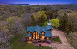 18134 Paradise Valley Road, Durango, IA 52039