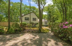 10 Debbie Trail, Hampton Bays, NY 11946