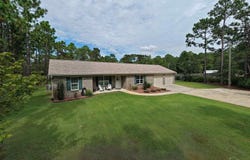 8962 Deer Ln, Navarre, FL 32566