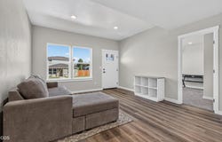 953 Honey Bee Street, Medford, OR 97501