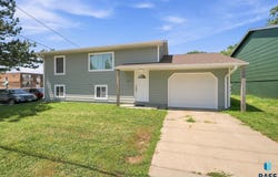 317 S Sycamore Ave, Sioux Falls, SD 57110