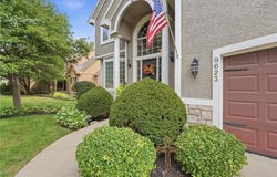 9623 Falcon Valley Dr, Lenexa, KS 66220