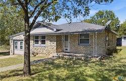1112 W 1st Street, Lampasas, TX 76550