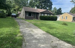 1208 Gallant Fox Run Rd, Lyndon, KY 40242
