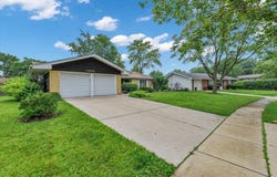 1525 Mayfield Lane, Hoffman Estates, IL 60169