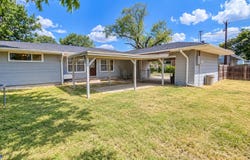 224 E 9th Street, Bonham, TX 75418