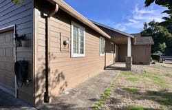 963 HAZELNUT Ln, Springfield, OR 97478
