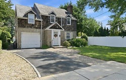 15 May Court, Rockville Centre, NY 11570