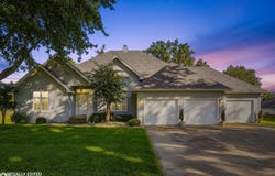 2 Old Colony Road, Burlington, IA 52601
