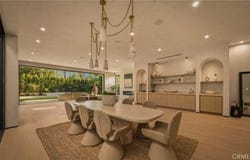 15450 Huston, Sherman Oaks, CA 91403
