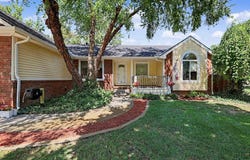 8 E 2nd St Cir, Valley Center, KS 67147