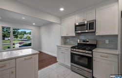 77 Sunset Court, Mahwah, NJ 07430