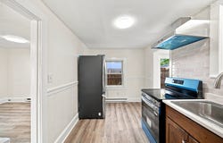 15 Alice St, Springfield, MA 01109