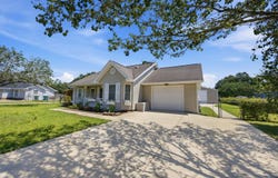220 W Walker Circle, Crestview, FL 32539