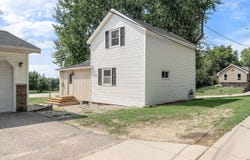 828 Clinton Street E, Waterville, MN 56096