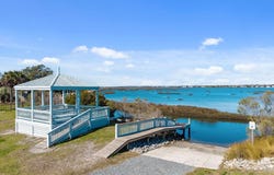 121 Seagull Court, Surf City, NC 28445