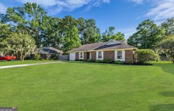40 Whippoorwill Lane E, Richmond Hill, GA 31324