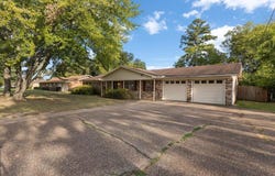 202 Sherwood, Longview, TX 75605
