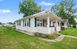 202 Strathmoor Avenue, Mishawaka, IN 46544-1555