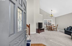 7625 RIDGEWOOD Dr, Gladstone, OR 97027