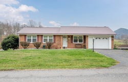 2516 Pinewood Dr, Draper, VA 24324
